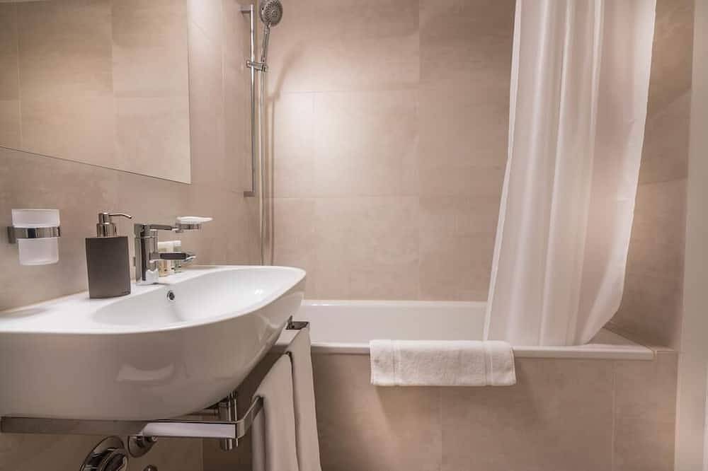 Ganze Wohnung, Amazing oldtown location by Airhome 1st floor in Zürich, Bezirk Zürich