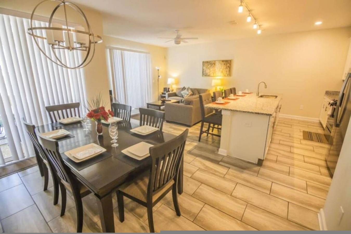 Magical Townhouse Stay Just Minutes from Disney! ✨ in Condado de Osceola