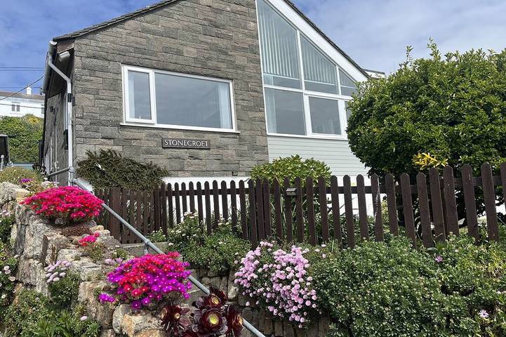 Cottage for 8 people, with balcony and garden in Praa Sands