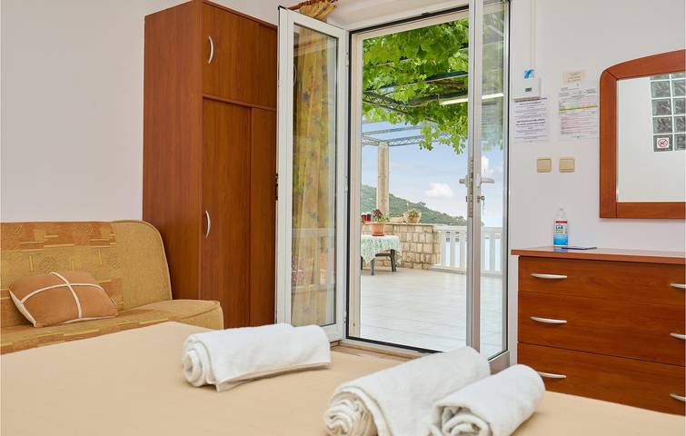 Apartamento de férias inteiro, Retiro à beira-mar: WiFi, AC, Terraço, Estacionamento, 200m da praia in Velika Saplunara, Saplunara