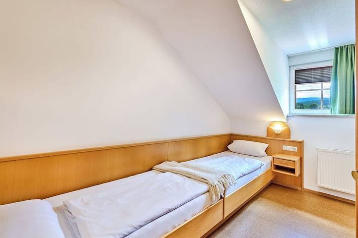 Ferienwohnung für 4 Personen, mit Balkon und Whirlpool sowie Garten und Pool in Kollnburg - 3