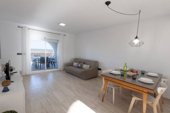 Vistamar 1 - Fantastisches Haus mit Terrasse direkt am Strand von La Devesa, Oliva Nova. Wifi gratis. in Oliva, Costa Blanca