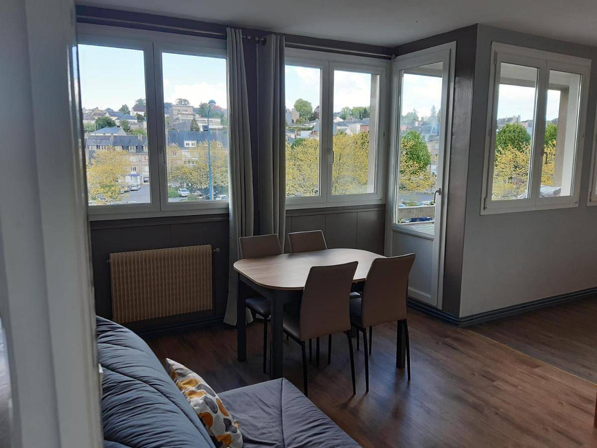 Appartement entier, Apartment with Balcony in Vire Normandie, Région de Vire