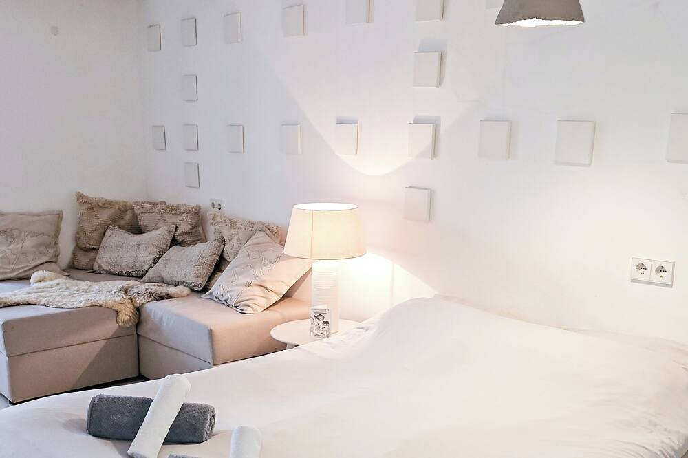 White Wilde beautiful apartment in the heart of Amsterdam in Dutch Coast