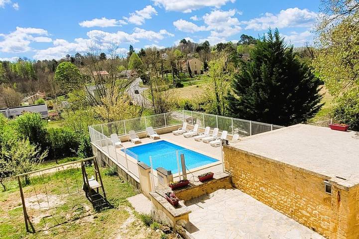 Location de vacances pour 15 personnes, avec jardin et terrasse à Sarlat-la-Canéda