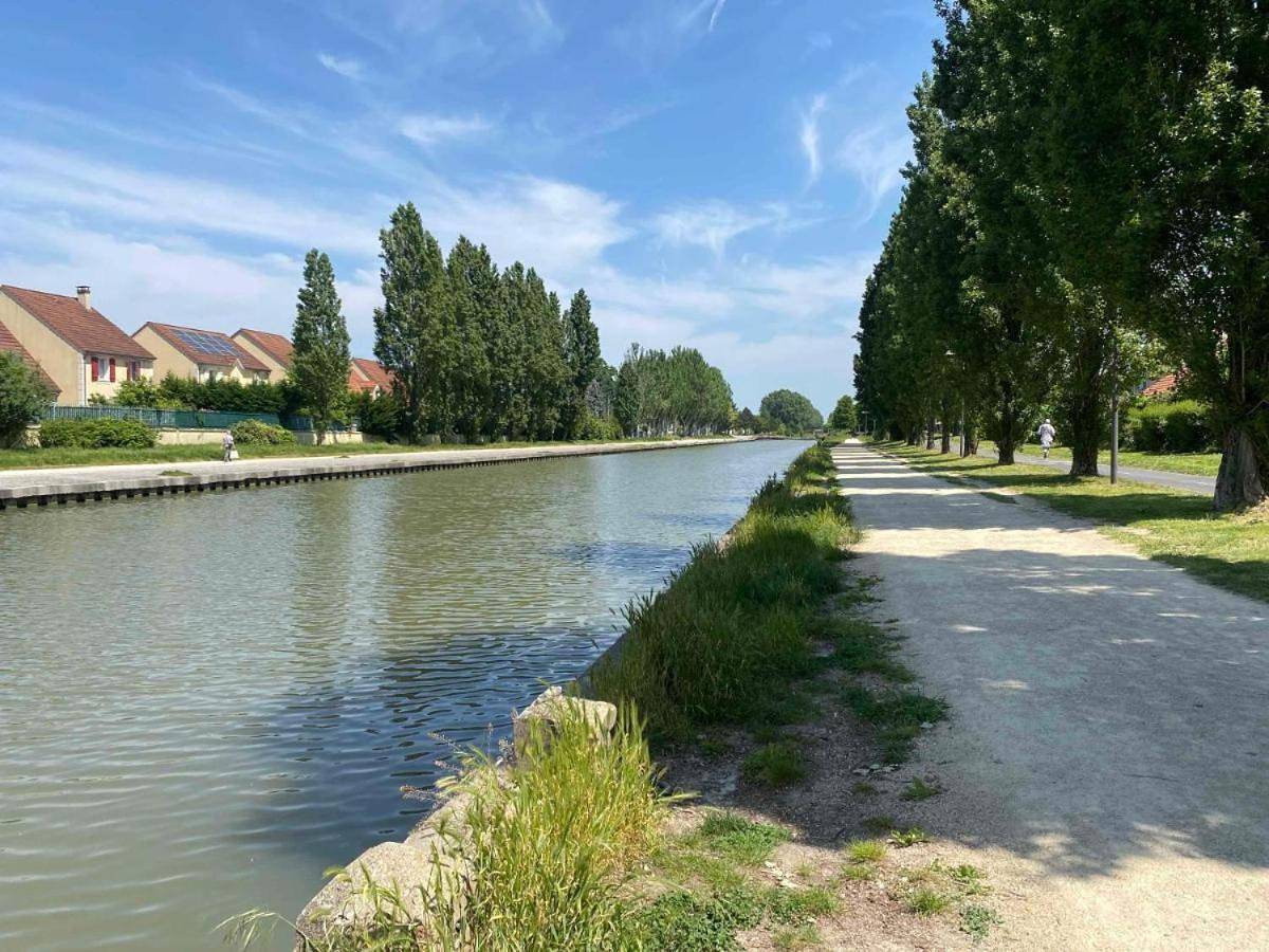 Appartement entier, Studio lumineux au bord du Canal de l'ourcq in Les Pavillons-sous-Bois, Seine-Saint-Denis