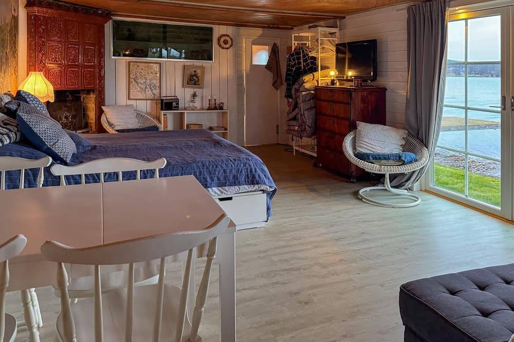 Stunning home in Tranås with lake view in Tranås, Sommen