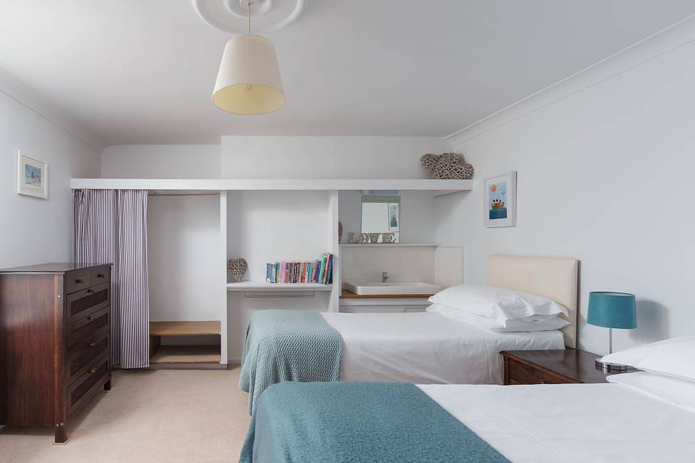Rotterdam House - historic House in Chapel Street with sea views, dog friendly in Penzance, Cornwall
