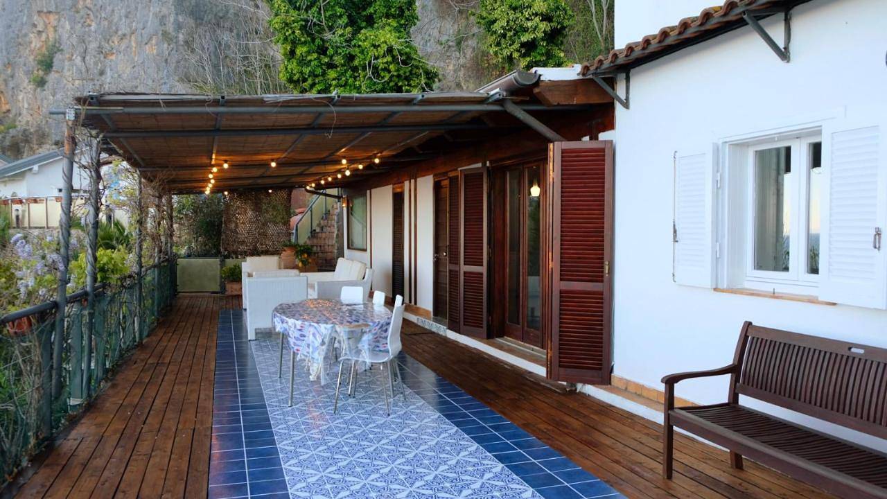 Ganze Wohnung, Casa Paradiso - Panoramic Sea View & Jacuzzi in Terracina, Pontinische Ebene