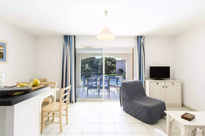 Gîte pour 6 personnes, avec piscine dans La Coudoulière