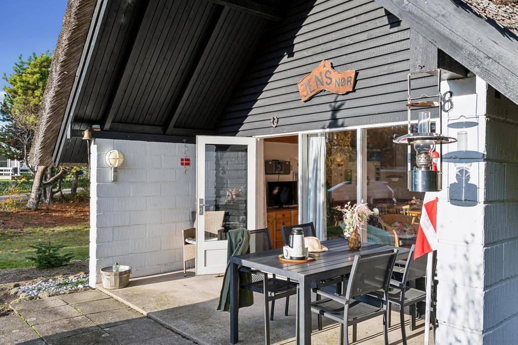 Authentisches Ferienhaus mit Reetdach und eingezäuntem Grundstück bei Ebeltoft in Øerne, Ebeltoft