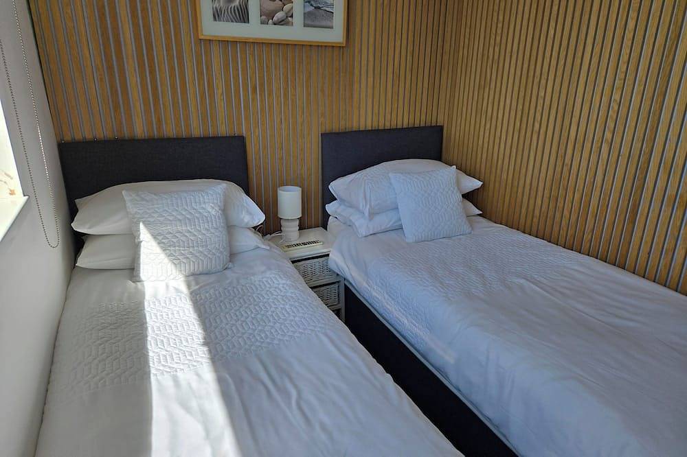 Ganze Wohnung, Beautiful apartment with private pool near Tenby (Free Wifi) in Pembrokeshire