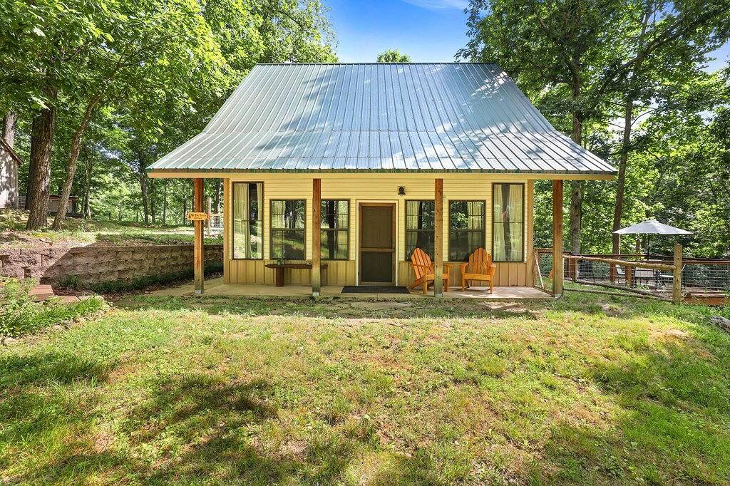 Big Pine Holler -1 mi to Beaver Lake-Cabin-Hot Tub in Beaver Lake