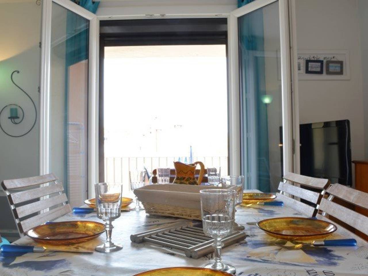 Appartement entier, Appartement 3 pièces avec balcon, 150m de la plage, 6 couchages, Narbonne Plage in Narbonne Plage, Narbonne
