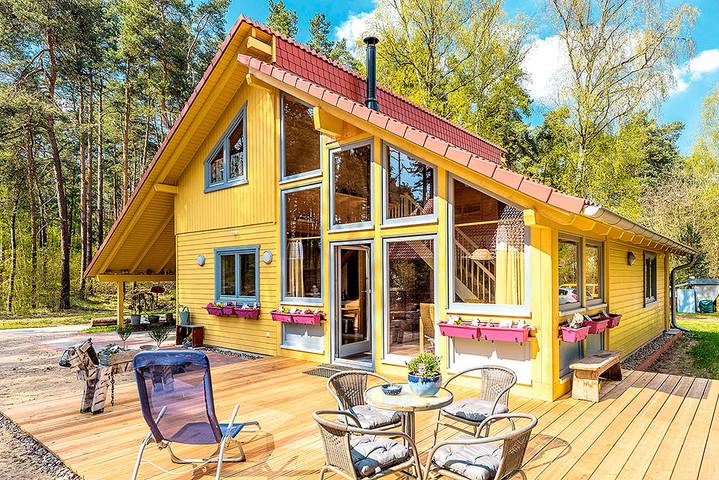 Ferienhaus für 6 Personen, mit Terrasse und Sauna sowie Seeblick in Uckermark