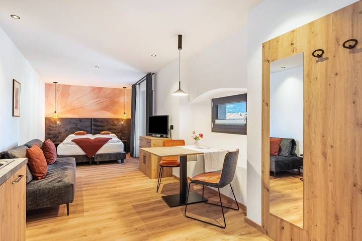 Apartamento inteiro, Apartamento 'Thanhammer Porphyr' com vista para a montanha, terraço partilhado e acesso Wi-Fi in Oberkreuth, Terlano