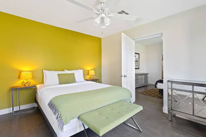 Vacation rental for 24 people, with pool and hot tub as well as balcony and garden, with pets in Indio (CA)