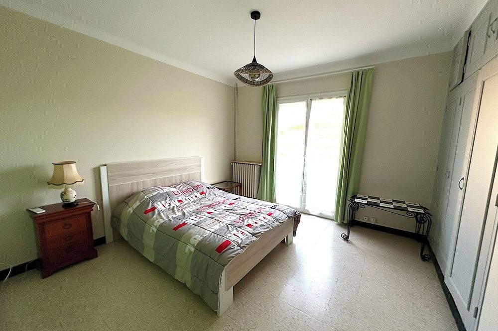 Entire apartment, Apartment with garage Le Boulou for cures or vacationers. sleeps 6 in Le Boulou, Céret region