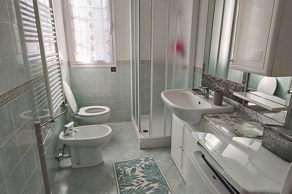 Ganze Wohnung, Diano Marina 500 mt vom Meer u. Stadtzentrum,im Grün des Parks Le Giaiette in Diano Marina, Diano Marina Gemeinde