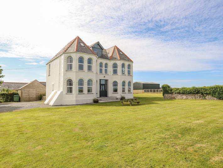 Cottage for 18 people, with garden in Rhosneigr