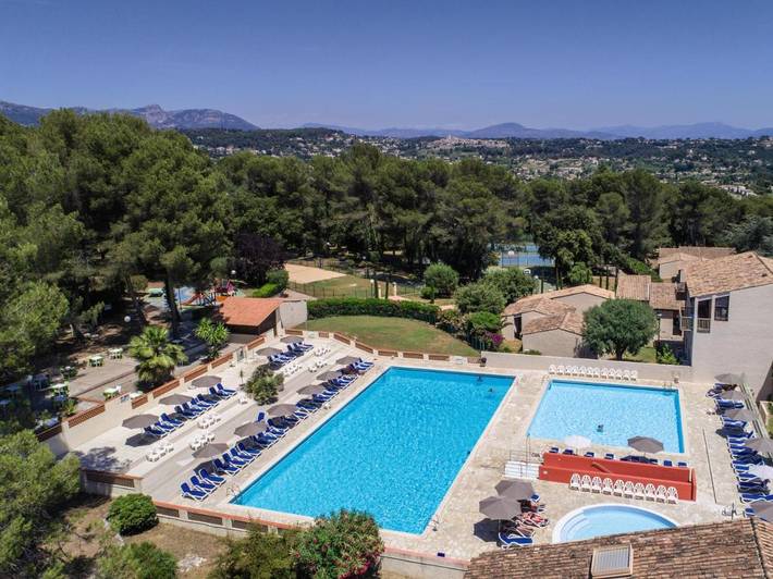 Hôtel pour 5 personnes, avec Terrasse ainsi que Jardin et Piscine
