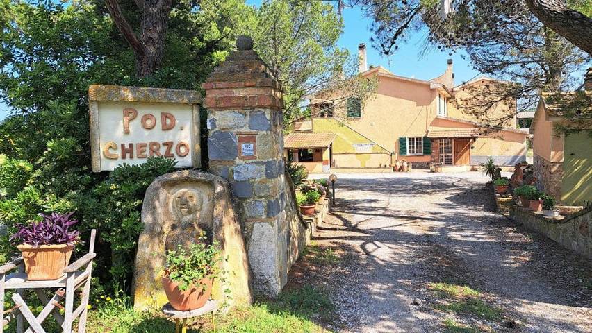 Agriturismo per 3 persone, con giardino e piscina nonché panorama in Cinigiano