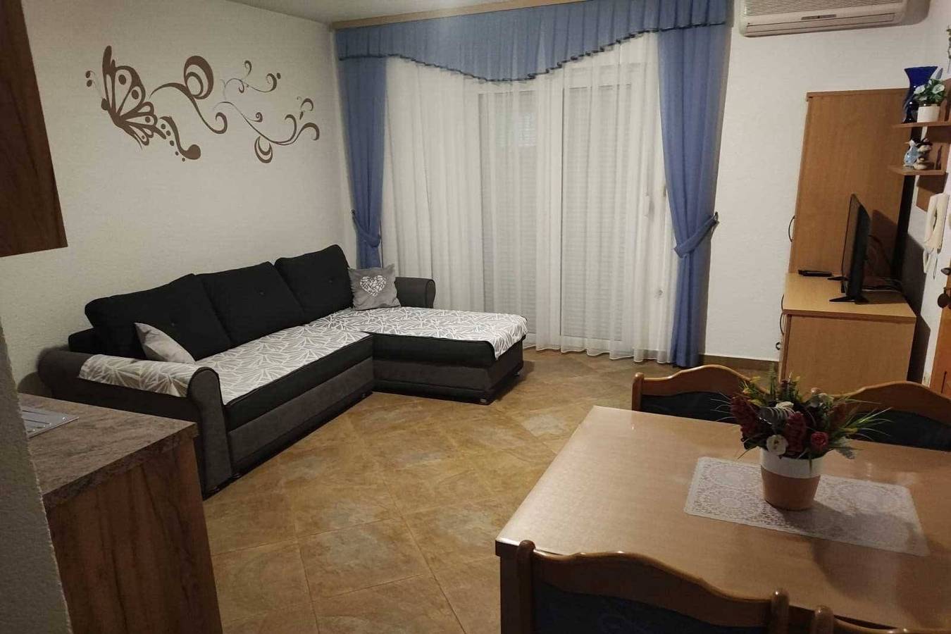 Ganze Wohnung, 1-Zimmer-Ferienwohnung mit Balkon und Meerblick Zablace, Sibenik A-23960-b in Sibenik, Šibenik-Knin