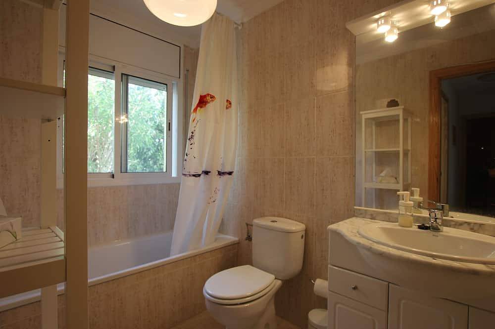 Appartamento intero, Beautiful seaside apartment in quiet neighborhood in Llanca, Upper Empordà