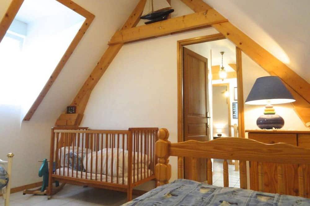Charmantes Haus mit Kamin und privatem Garten in Surtainville, Côte de la Déroute