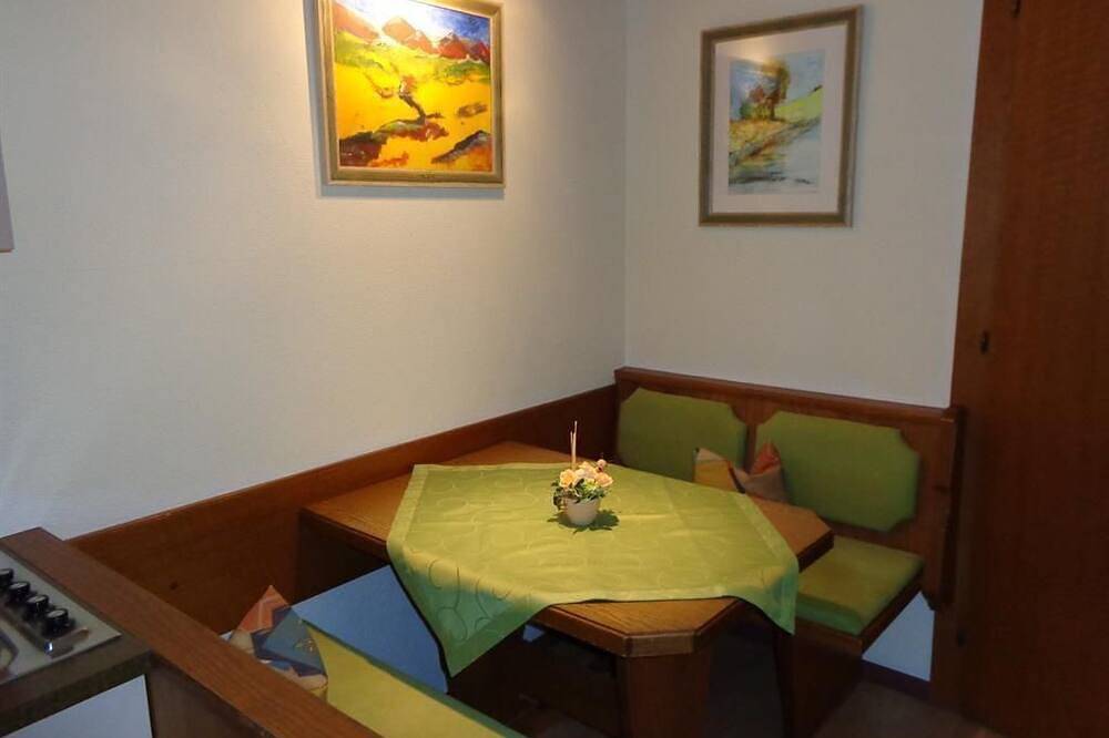 Ganze Wohnung, Gehrenspitze,Schlafzimmer,Wohnküche,Dusche/Wc,Balk - Haus Ahrnspitze in Weidach, Leutasch