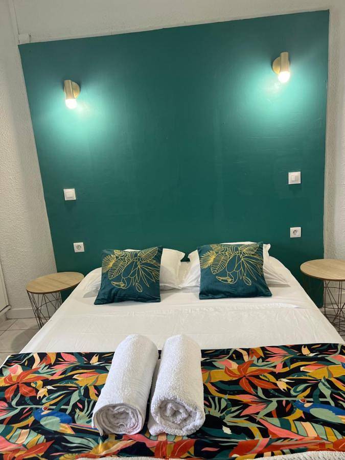Appartement de vacances pour 2 personnes, avec piscine ainsi que vue et balcon
