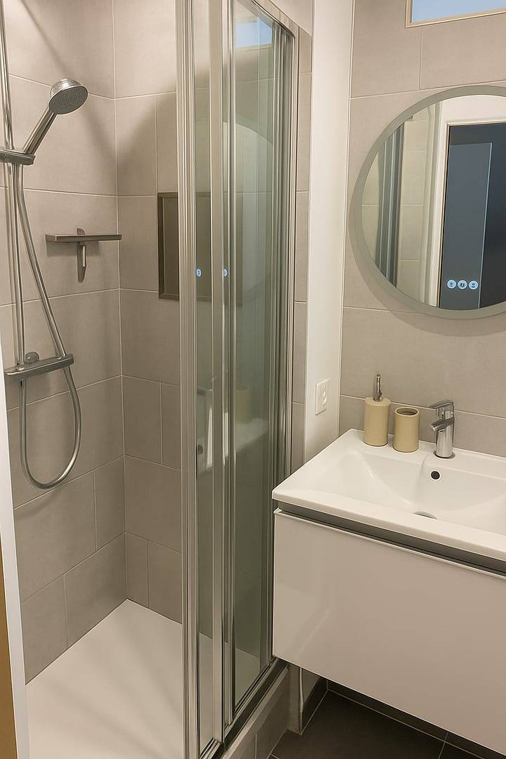 Appartement entier, Studio lumineux, proche centre-ville et plages in Lorient, Côte des Mégalithes