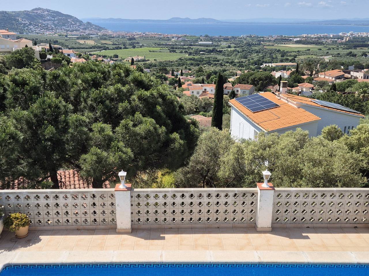Family villa with private pool, Ac and Wi-Fi in Roses in El Mas Fumats, Roses