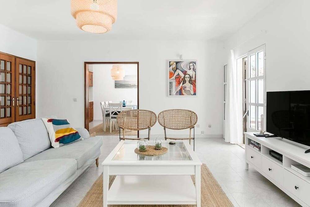 Sealavie - Quintessential Algarve Home with Pool in Manta Rota in Praia da Lota, Manta Rota