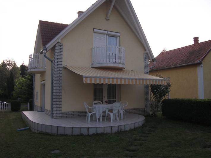 Ferienhaus für 5 Personen, mit Balkon und Pool sowie Garten - 1