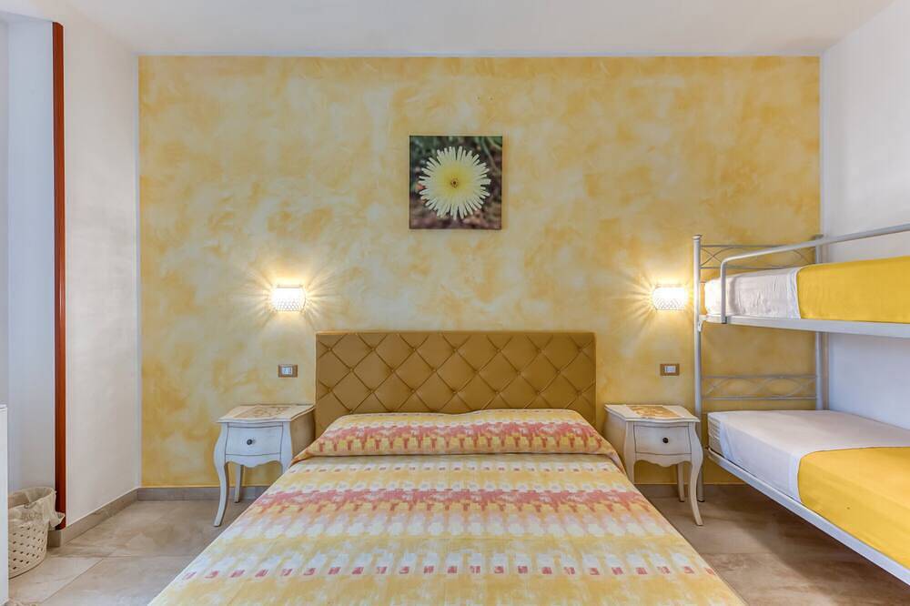 Bed and Breakfast 'Tallyho Calendula' with Shared Terrace, Wi-Fi and Air Conditioning in Salve, Gulf of Taranto