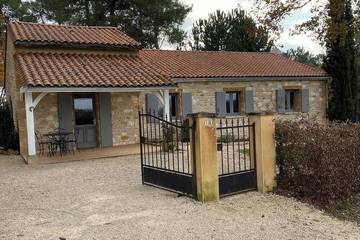 Location de vacances pour 8 personnes, avec jardin à Tamniès