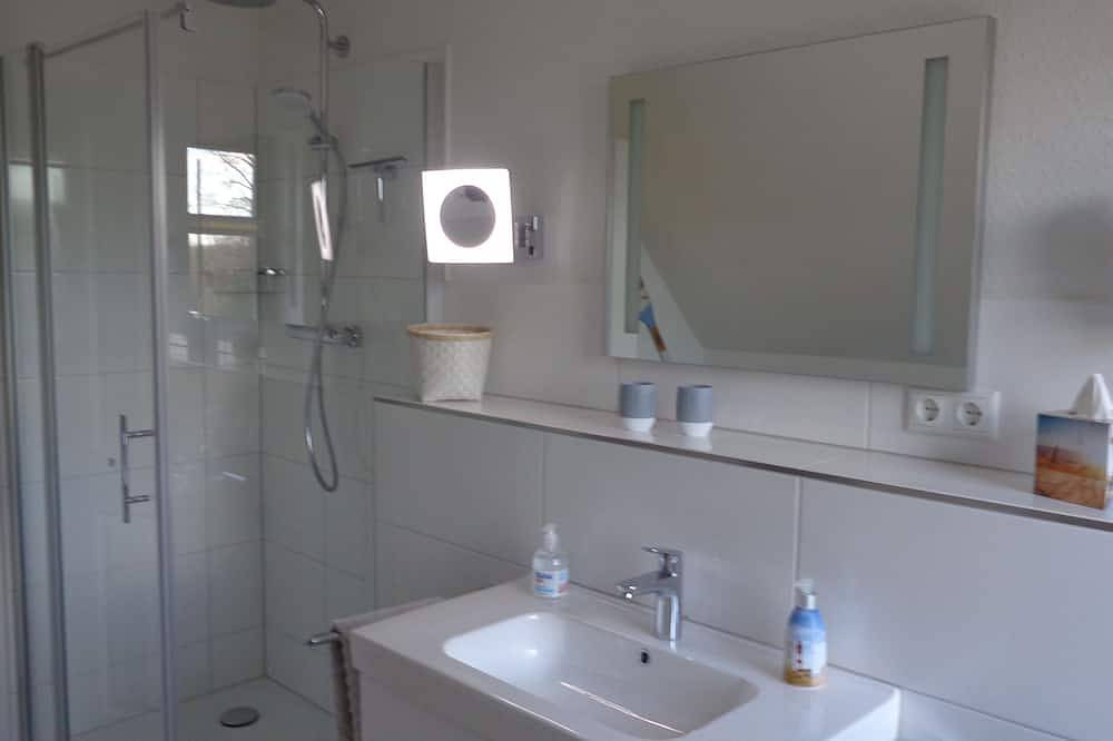 Ankommen - Durchatmen. Wohnung mit Blick auf das Noor, eigenem Garten,Seezugang in Boren, Schleswig-Flensburg