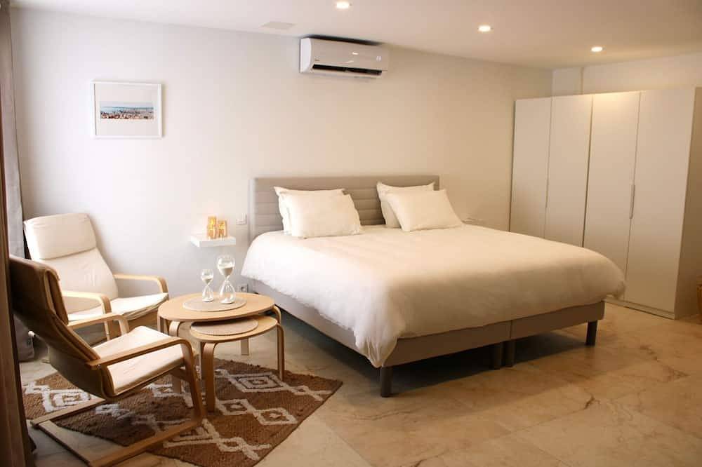Bed and breakfast for lovers with private spa in Marsella, Marsella region
