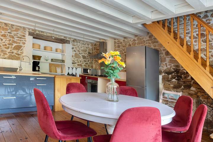 Vakantiehuis 'Domaine De Bellac - La Belle Cour' met gedeeld zwembad, tuin en wifi in Roussines, Regionaal Natuurpark van de Perigord-Limousin