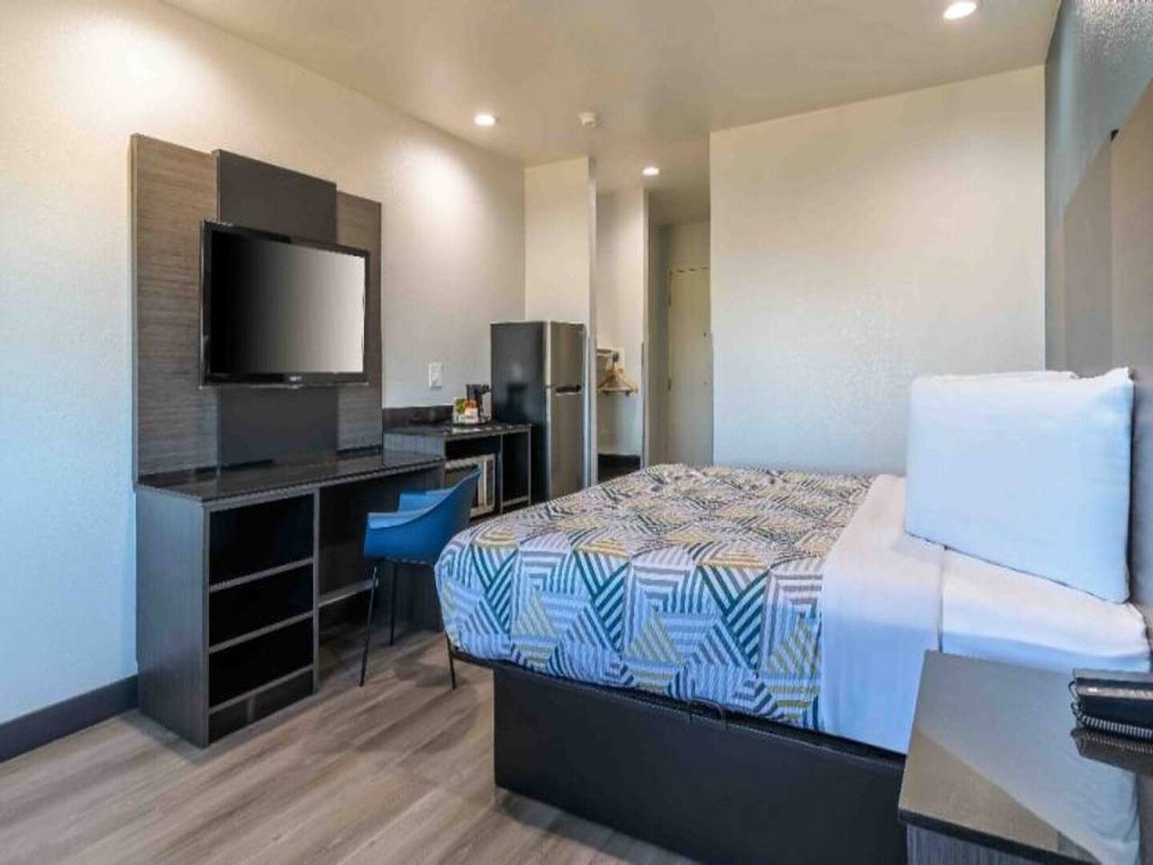 1 Cama King | Mobil Acc Ri Shwr Suite | Ns in Perris, Riverside County