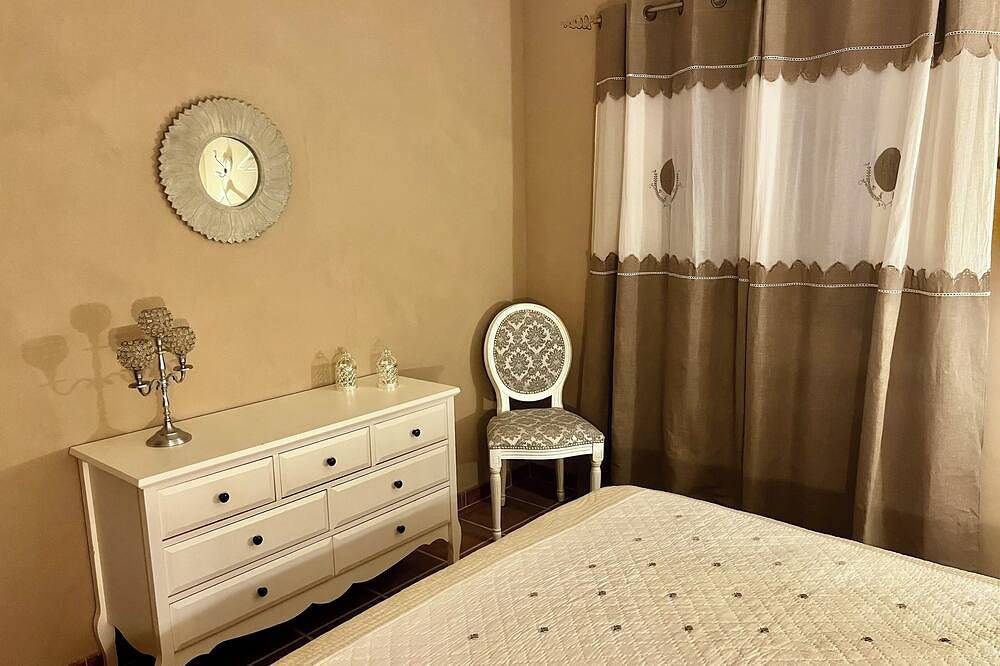 Apartamento entero, Apartment with swimming pool and private garden, in the heart of Provence. in Maillane, Region de Arles