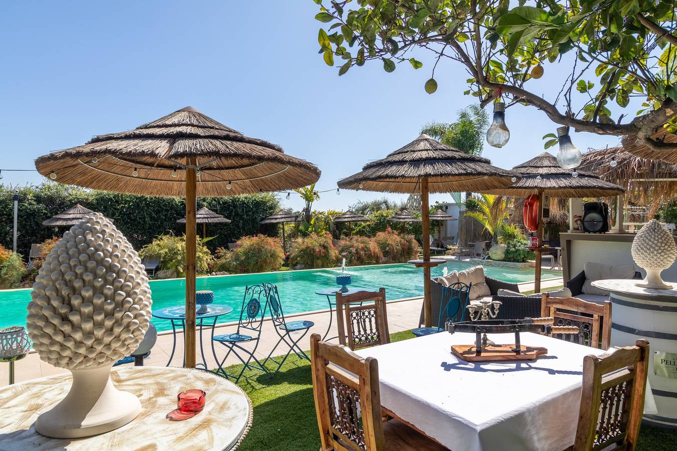 Appartement entier, Appartement avec vue sur jardin et piscine, véranda privée in Tegolaio, Pozzallo
