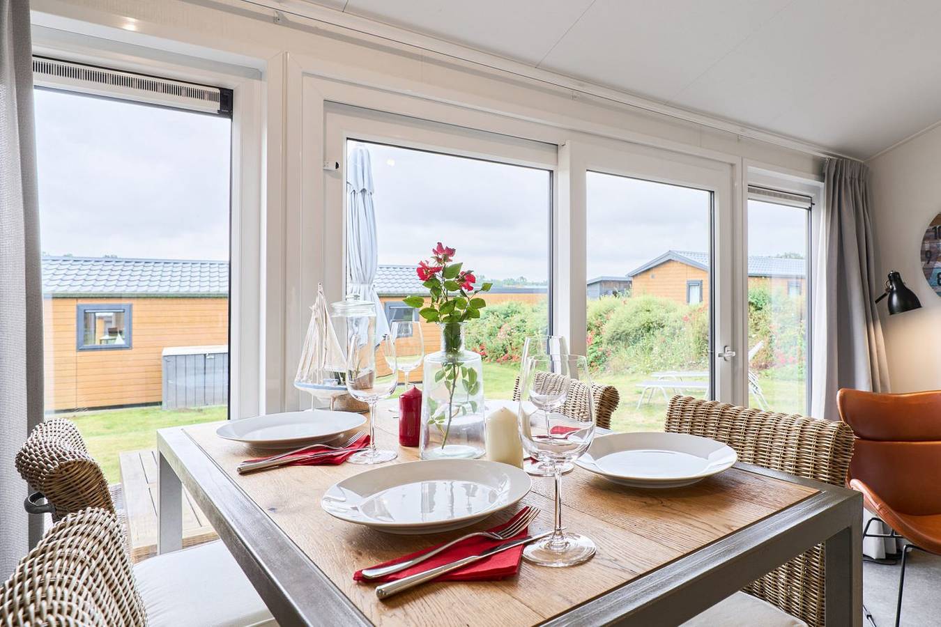 Freistehendes Ferienhaus Seeliebe am See mit Terrasse in Süsel, Ostholstein