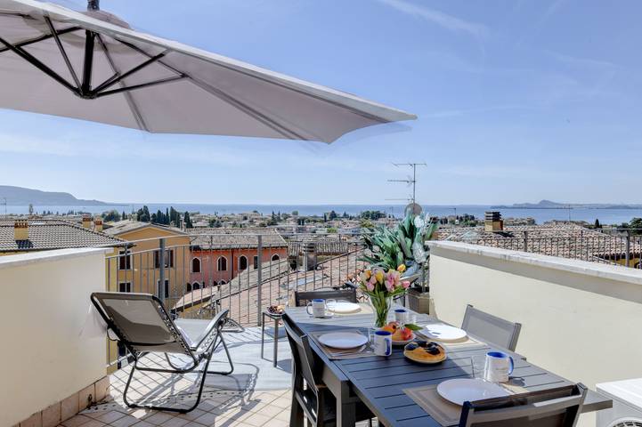 Loft per 4 persone, con terrazza e vista lago, con animali domestici al Lago di Garda