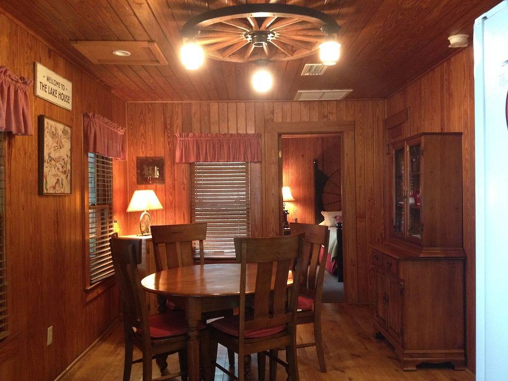 Lakefront Cottage in der Nähe von Forest & Cities mit Kanus, Grill und mehr! in Marion County (FL)