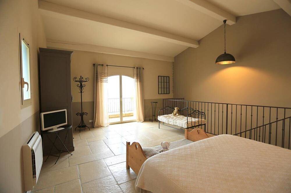 Appartement entier, Gîte meublé **** duplex 75m2, dans charmante bastide, déco soignée, impeccable. in Vence, Côte méditerranéenne (France)