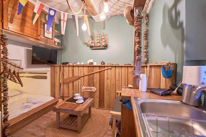 Gîte pour 2 personnes, avec vue ainsi que jardin et terrasse dans Le Mourillon