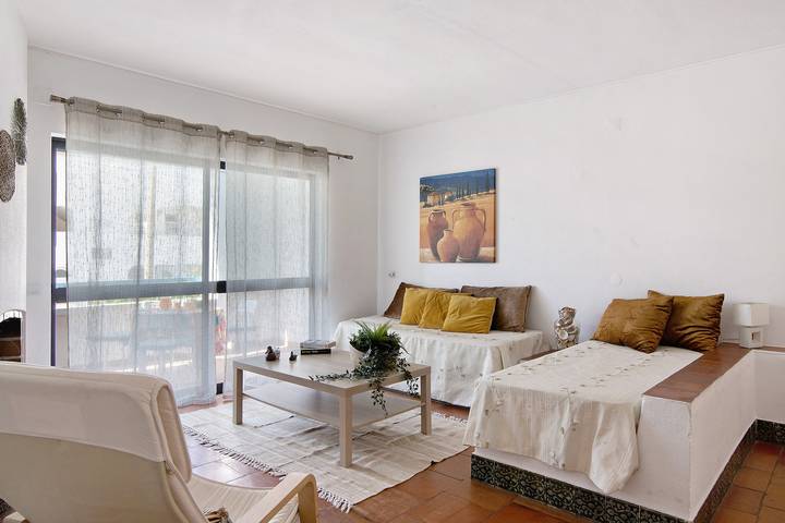Apartamento inteiro, Apartamento 'Mar Azul 3' com Varanda e Wi-Fi in Praia da Oura, Albufeira e Olhos de Água