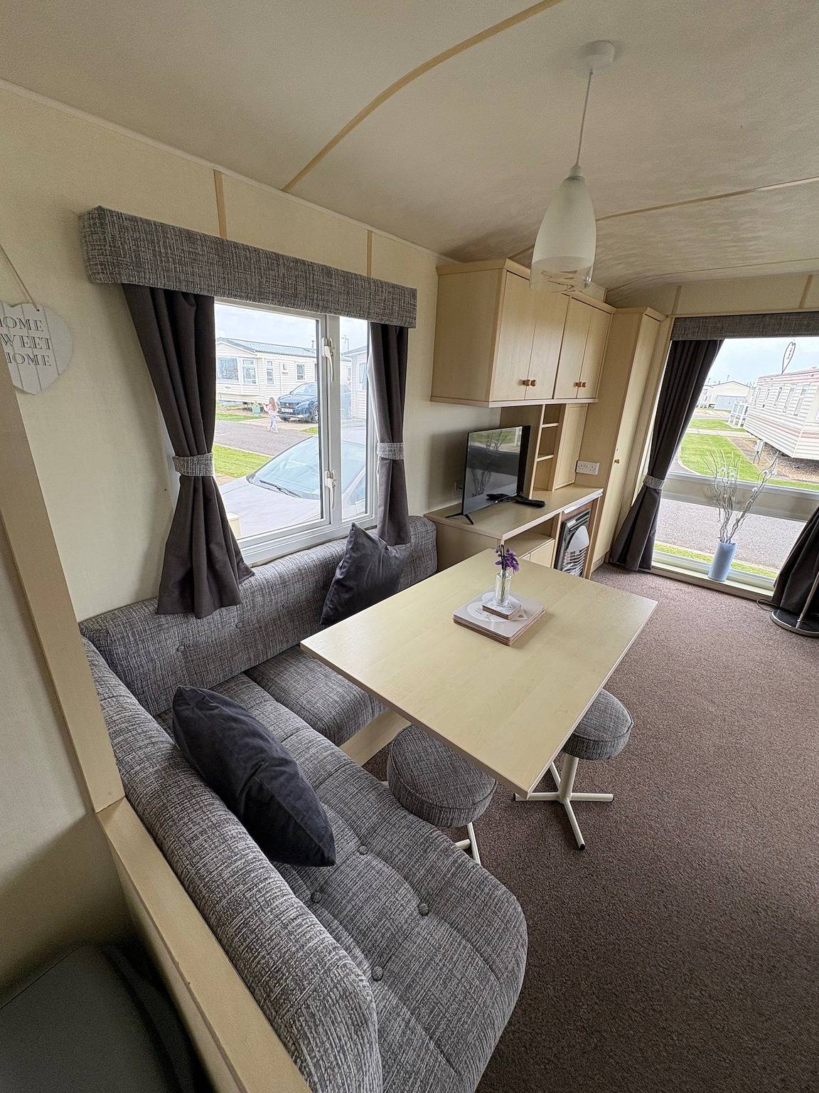 Cabin Sleeps 8 with Indoor Pool in Chapel St. Leonards, Lincolnshire